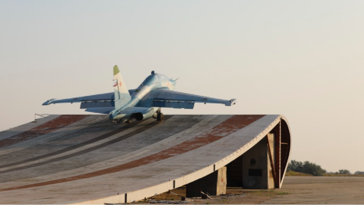 Оккупанты на аэродроме Саки устроили подготовку летного состава палубной авиации Северного и Черноморского флотов